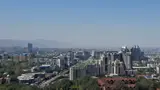 외일리 알라타우 산맥을 배경으로 한 알마티 스카이라인